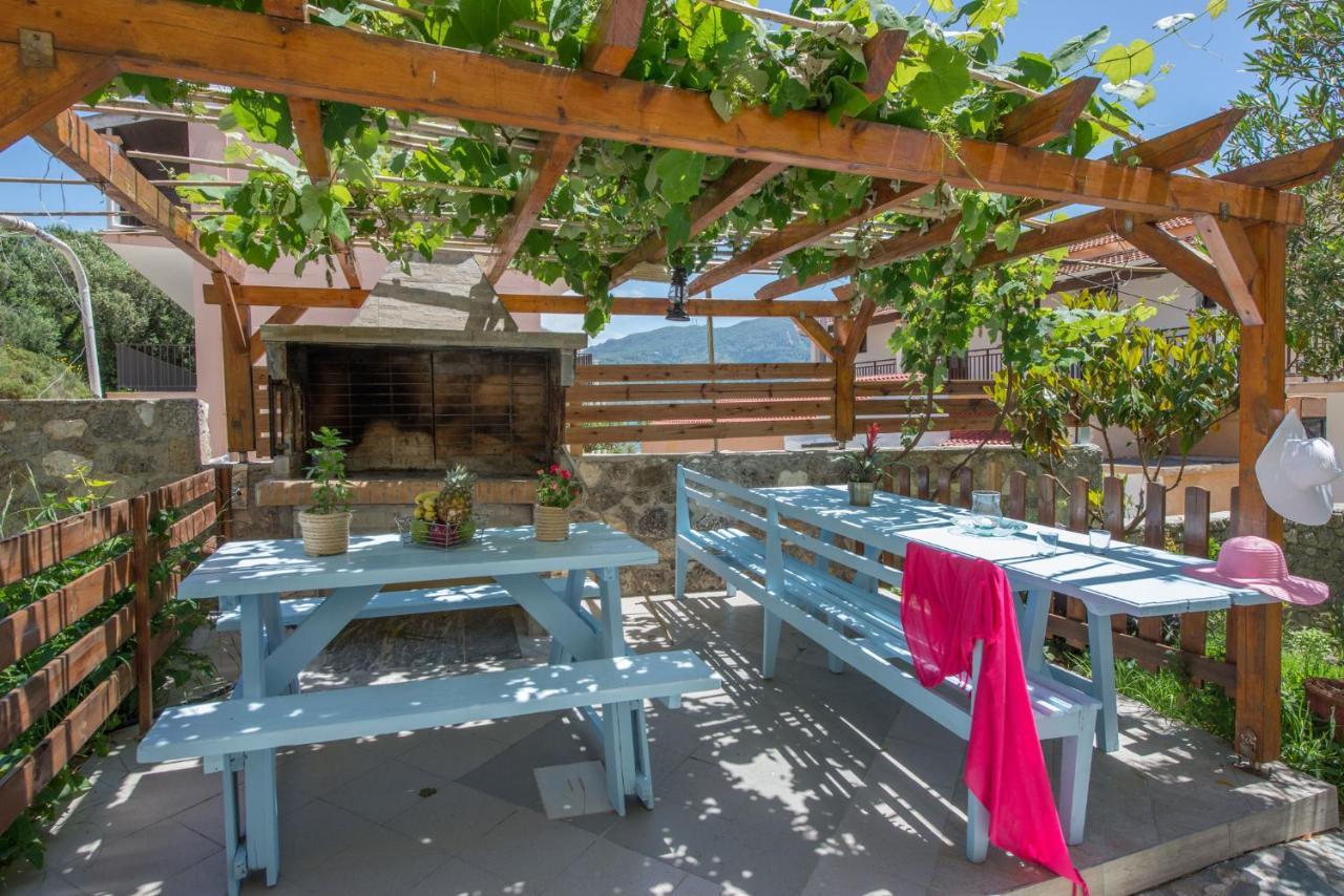 Spiros And Polyxeni Apartments Afión Екстериор снимка